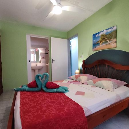Bungalow With Sea View In Deshaies Extérieur photo