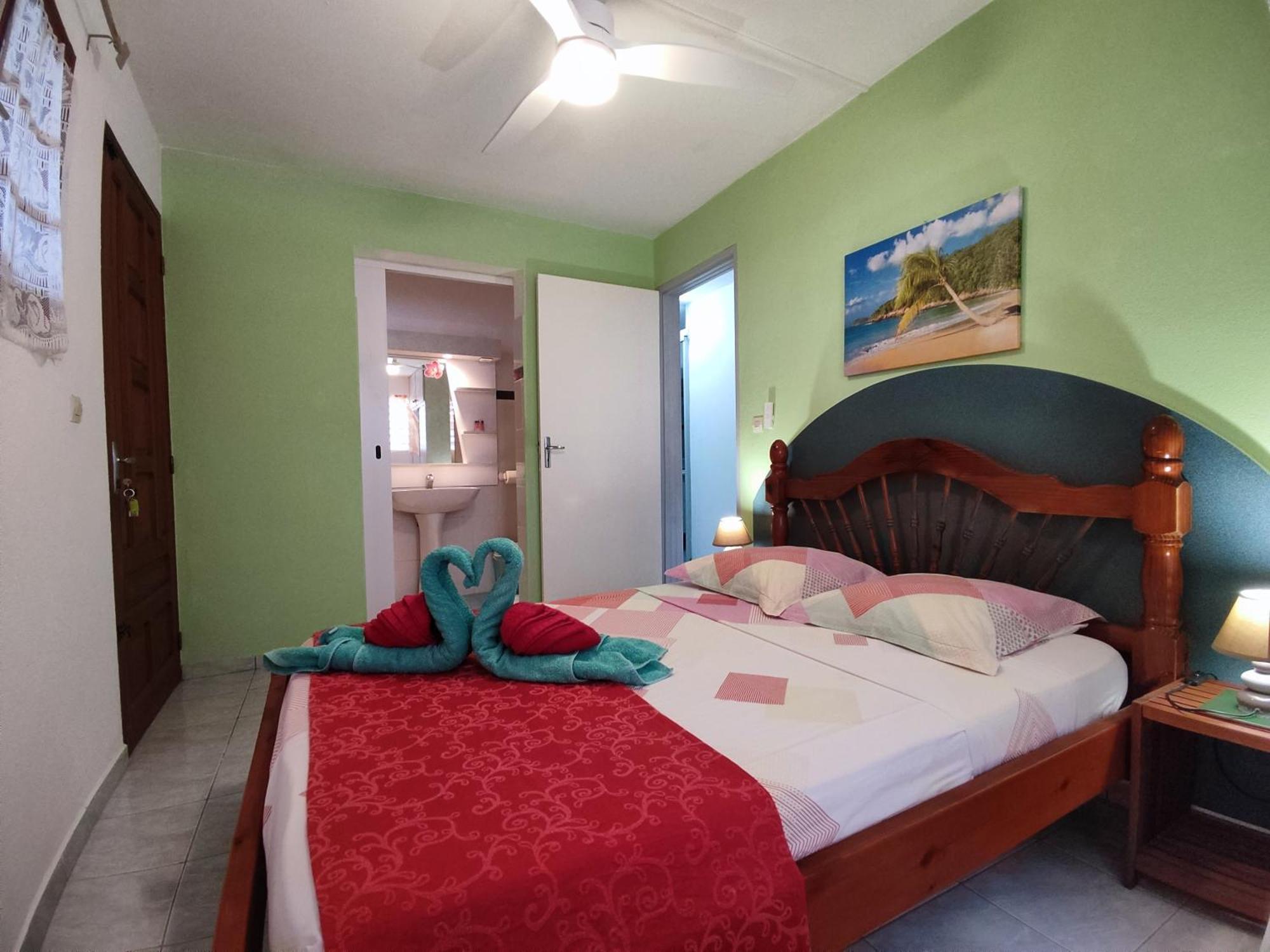 Bungalow With Sea View In Deshaies Extérieur photo